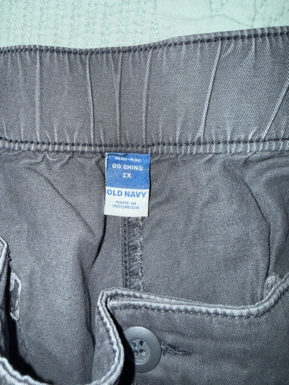 Old Navy Women's Dark Gray High-Rise OG Chino Shorts - Picture 4 of 4
